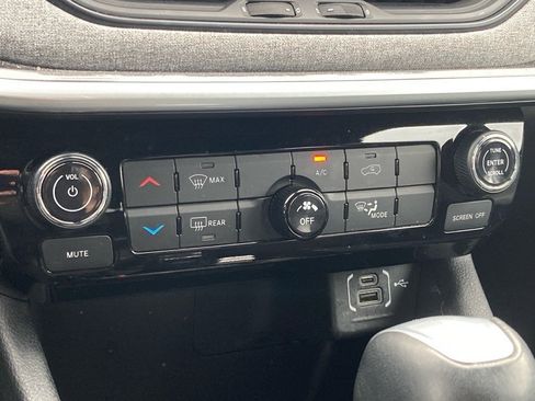 Used 2024 Jeep Compass Latitude image 21