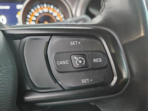 Used 2022 Jeep Gladiator Willys image 14