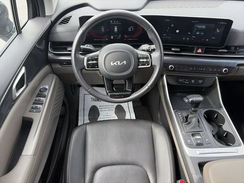 Used 2025 Kia Carnival FWD image 15