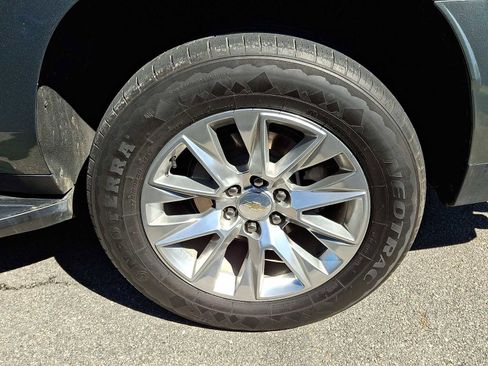 Used 2023 Chevrolet Suburban Premier image 6