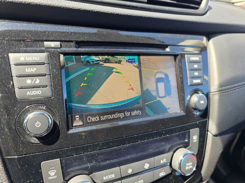 Used 2018 Nissan Rogue SL AWD/4WD image 16