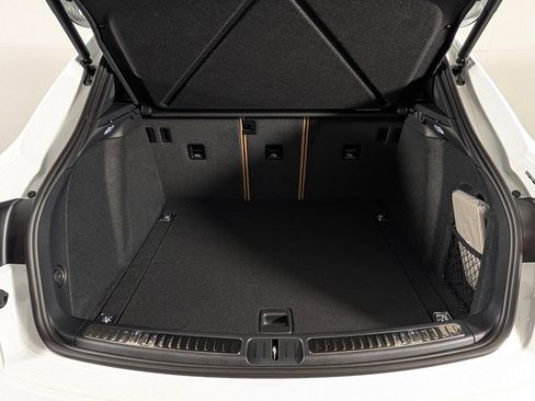 New 2026 Porsche Macan image 17