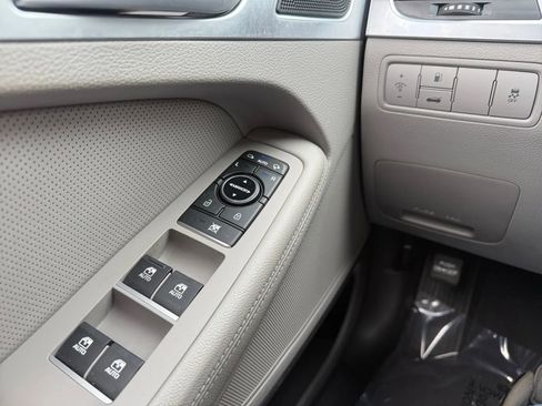 Used 2016 Hyundai Genesis 3.8 image 21