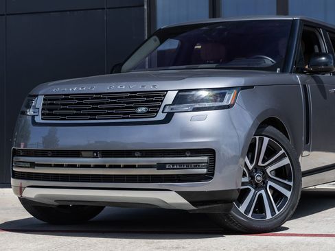 Used 2023 Land Rover Range Rover Long Wheelbase SE AWD/4WD image 3