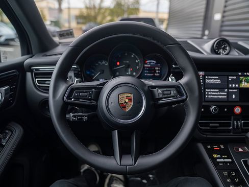 Used 2026 Porsche Macan image 6
