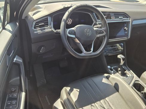Used 2022 Volkswagen Tiguan SE FWD image 5