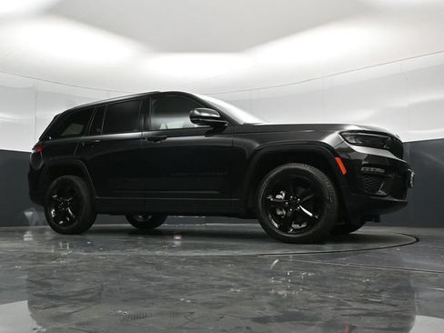 Used 2023 Jeep Grand Cherokee Limited w/ Black Appearance Package AWD/4WD image 60