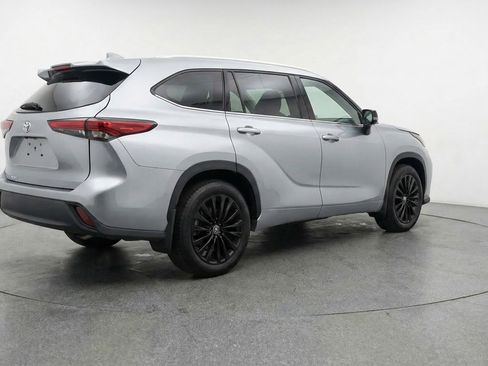 Used 2025 Toyota Highlander XSE AWD/4WD image 9