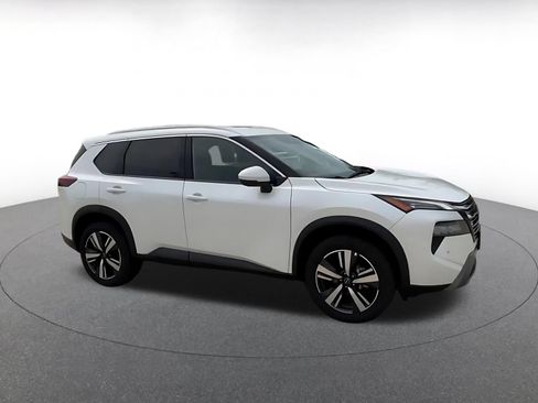 Used 2026 Nissan Rogue SL AWD/4WD image 2