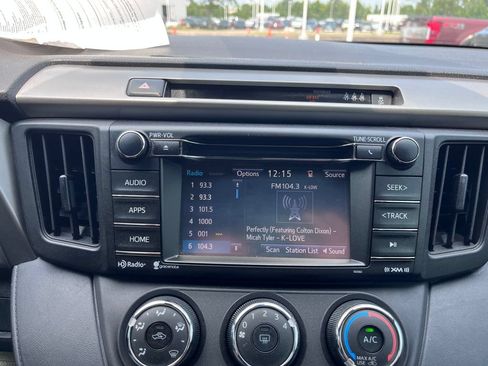Used 2018 Toyota RAV4 LE FWD image 14