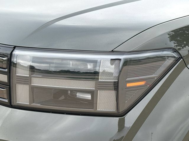 Used 2025 Hyundai Santa Fe Limited FWD image 4