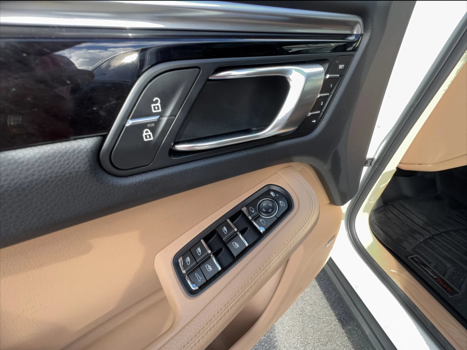Used 2019 Porsche Macan AWD/4WD image 15