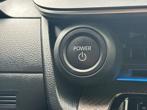 Used 2025 Toyota Prius XLE FWD image 27