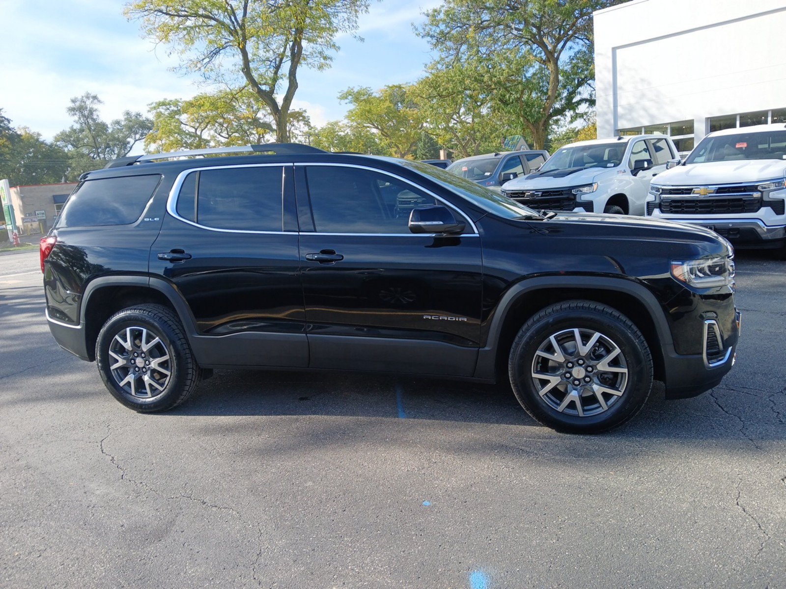 Used 2023 GMC Acadia SLE w/ Driver Convenience Package AWD/4WD image 3