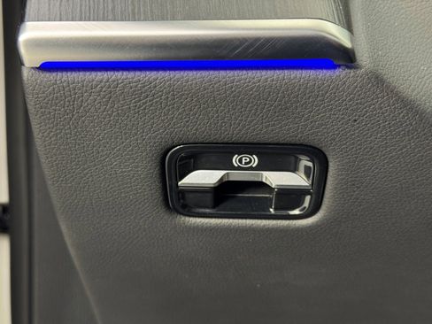 Used 2022 Mercedes-Benz S 500 4MATIC w/ AMG Line Package image 20