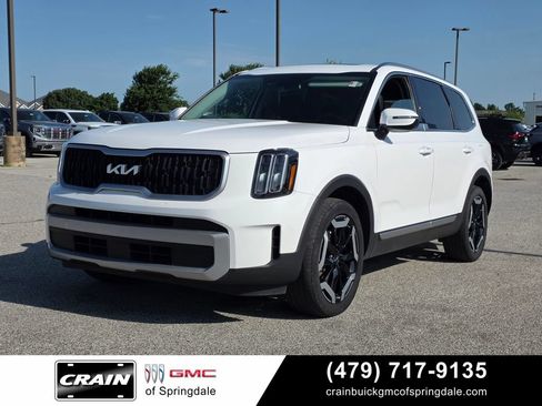 Used 2023 Kia Telluride EX w/ EX Captain's Chair Package FWD image 3