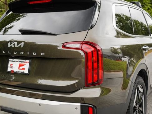 Used 2024 Kia Telluride S FWD image 16