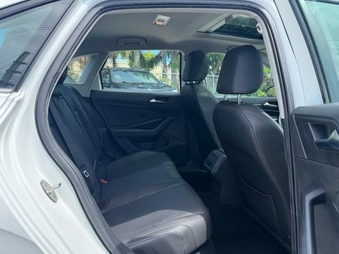 Used 2019 Volkswagen Jetta SEL w/ Cold Weather Package FWD image 15