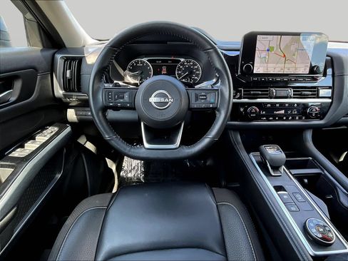 Used 2025 Nissan Pathfinder SL AWD/4WD image 11