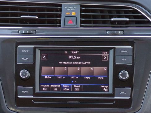 Used 2022 Volkswagen Tiguan S image 18