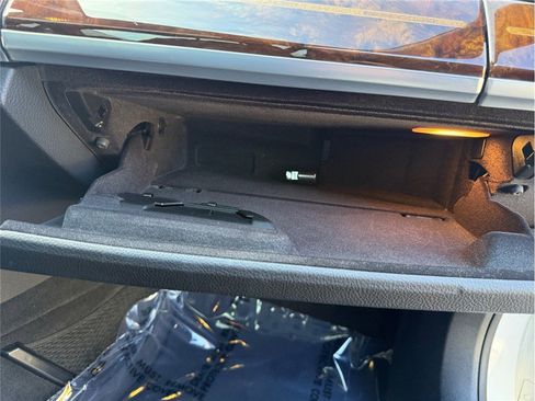 Used 2015 BMW 750Li image 40