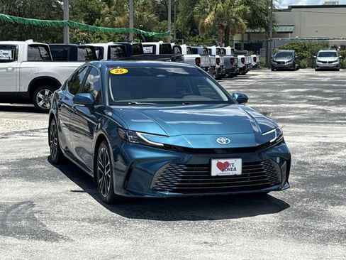 Used 2025 Toyota Camry XLE FWD image 3