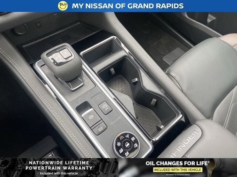 New 2025 Nissan Pathfinder Platinum image 16