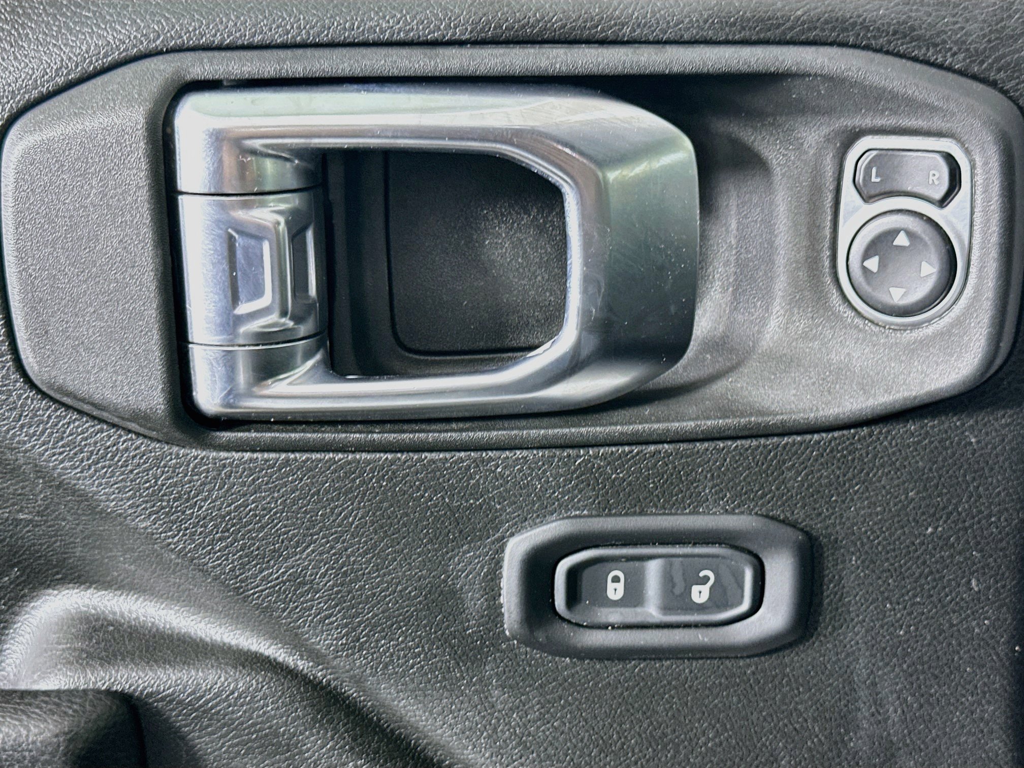 Used 2023 Jeep Gladiator Sport AWD/4WD image 15