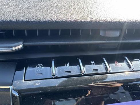 Used 2023 Jeep Grand Cherokee Altitude image 24