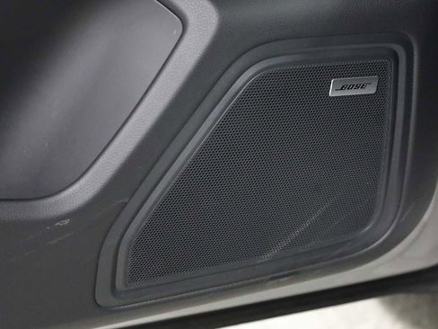 Certified 2025 Porsche Macan image 17