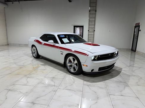 Used 2016 Dodge Challenger R/T Plus RWD image 3
