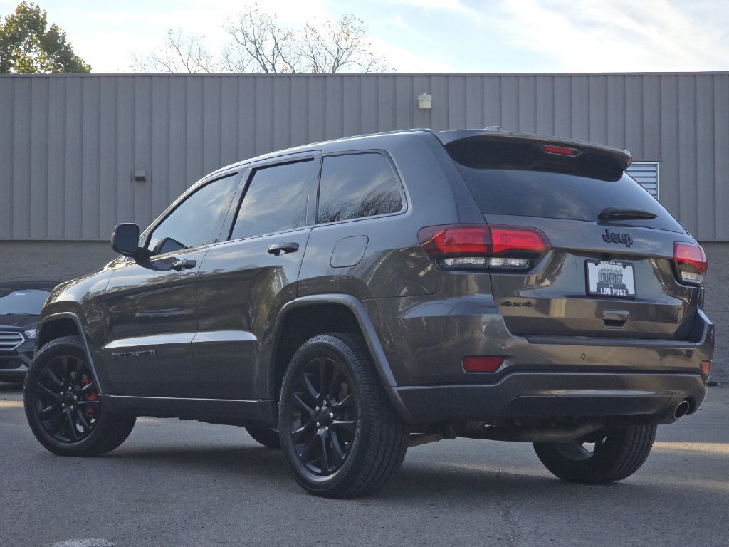 Used 2018 Jeep Grand Cherokee Altitude AWD/4WD image 15