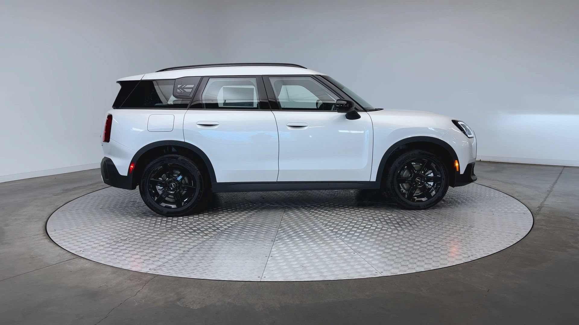 Certified 2027 MINI Cooper Countryman S AWD/4WD image 9