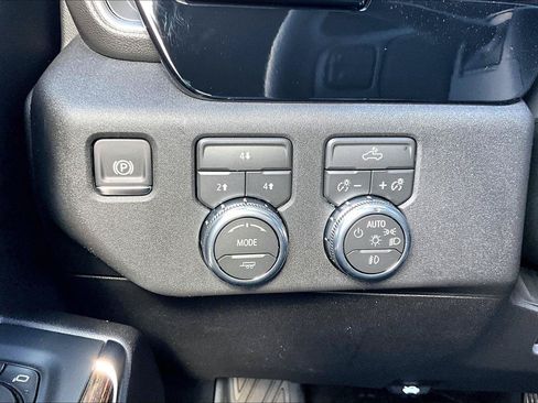New 2026 GMC Sierra 2500 SLE AWD/4WD image 16