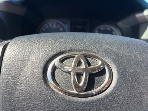 Used 2017 Toyota Tacoma TRD Sport image 25