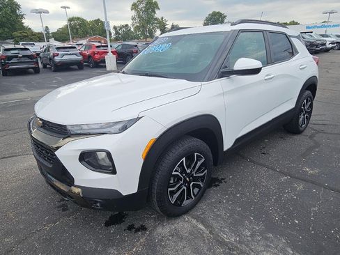 Used 2023 Chevrolet TrailBlazer ACTIV w/ Convenience Package AWD/4WD image 3