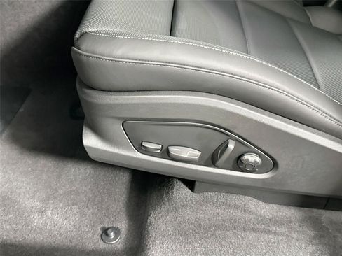 Certified 2025 Porsche Macan Turbo Electric AWD/4WD image 34