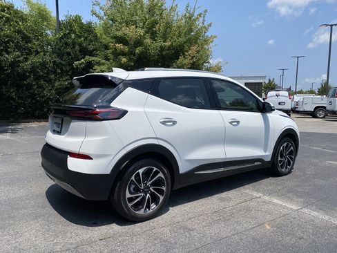 Used 2023 Chevrolet Bolt EUV Premier FWD image 9