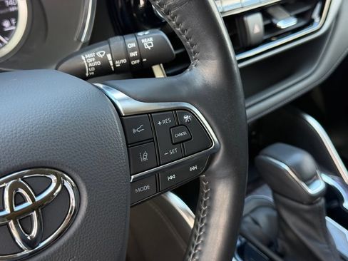 Used 2021 Toyota Highlander Platinum FWD image 12