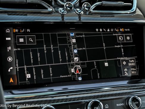 Used 2024 Bentley Bentayga image 48