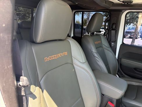 Used 2025 Jeep Gladiator Mojave w/ Convenience Group AWD/4WD image 40