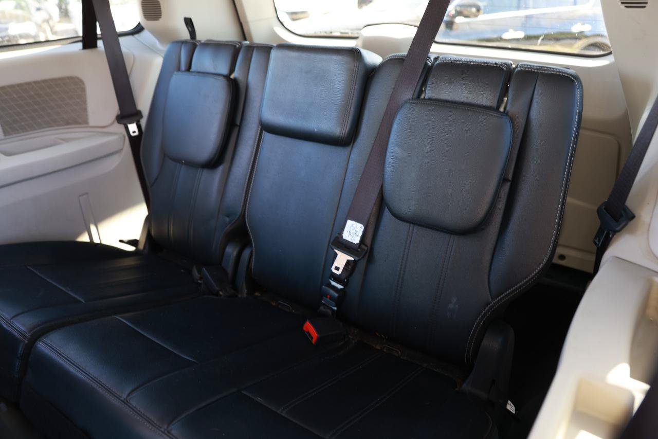 Used 2015 Chrysler Town & Country Touring FWD image 24