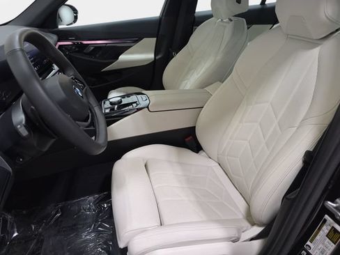 Used 2024 BMW 540i xDrive w/ Convenience Package AWD/4WD image 11