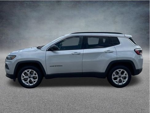 Used 2025 Jeep Compass Latitude AWD/4WD image 6