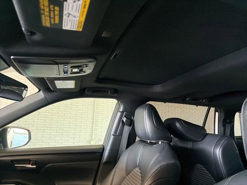Used 2021 Toyota Highlander XSE FWD image 12