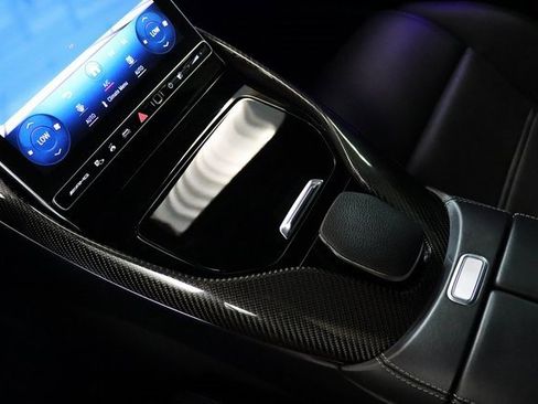 Used 2022 Mercedes-Benz SL 63 AMG 4MATIC w/ Driver Assistance Package image 28