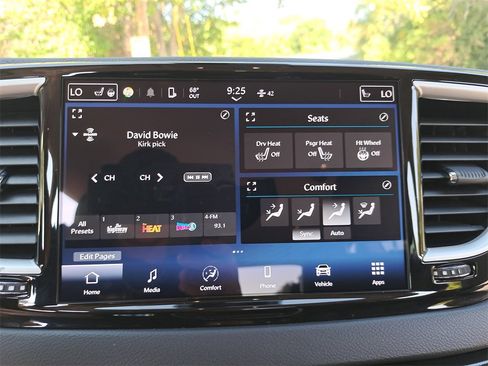 Used 2024 Chrysler Pacifica Touring-L image 22