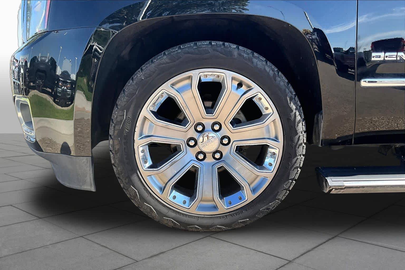 Used 2016 GMC Yukon Denali w/ Open Road Package AWD/4WD image 11