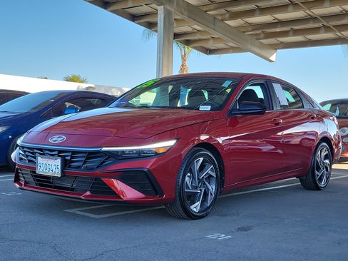 Certified 2025 Hyundai Elantra Sport w/ Cargo Package image 6