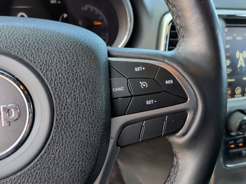 Used 2018 Jeep Grand Cherokee Limited w/ Luxury Group II image 17